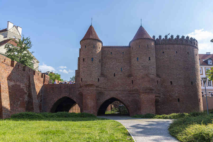 Polonia - Varsovia 074 - Barbacana.jpg